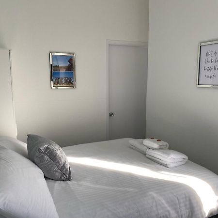 Marine View Guest House สการ์โบโรห์ ภายนอก รูปภาพ
