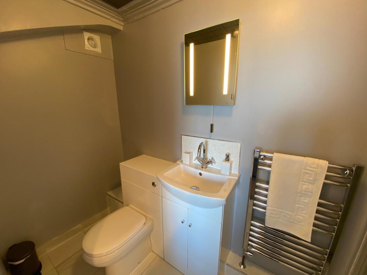 Marine View Guest House สการ์โบโรห์ ภายนอก รูปภาพ