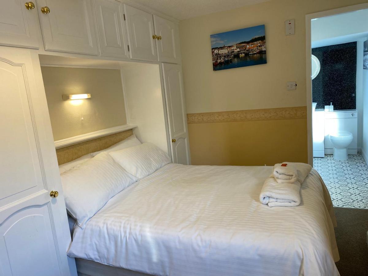 Marine View Guest House สการ์โบโรห์ ภายนอก รูปภาพ