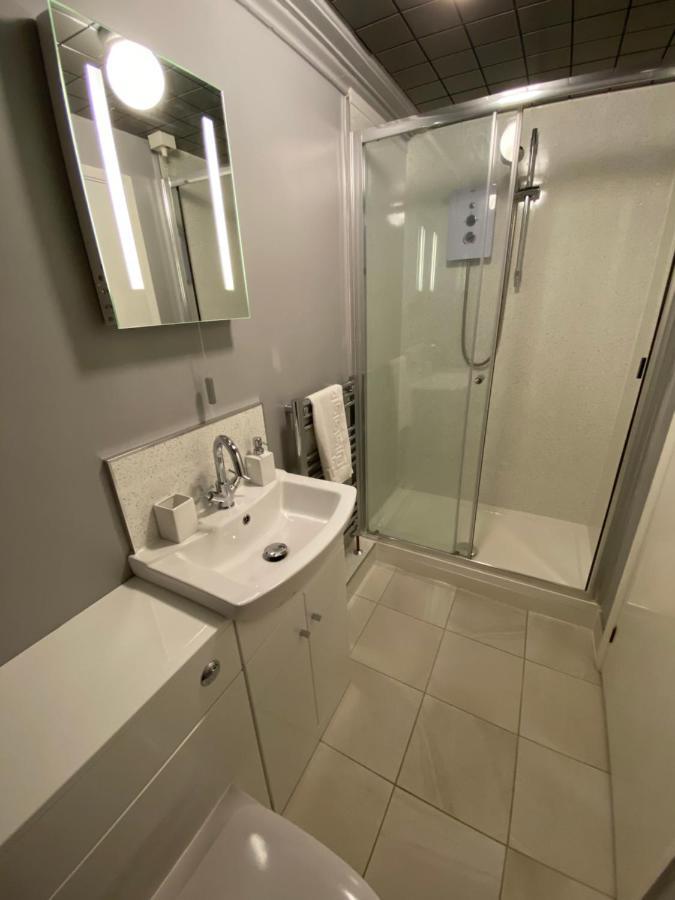 Marine View Guest House สการ์โบโรห์ ภายนอก รูปภาพ