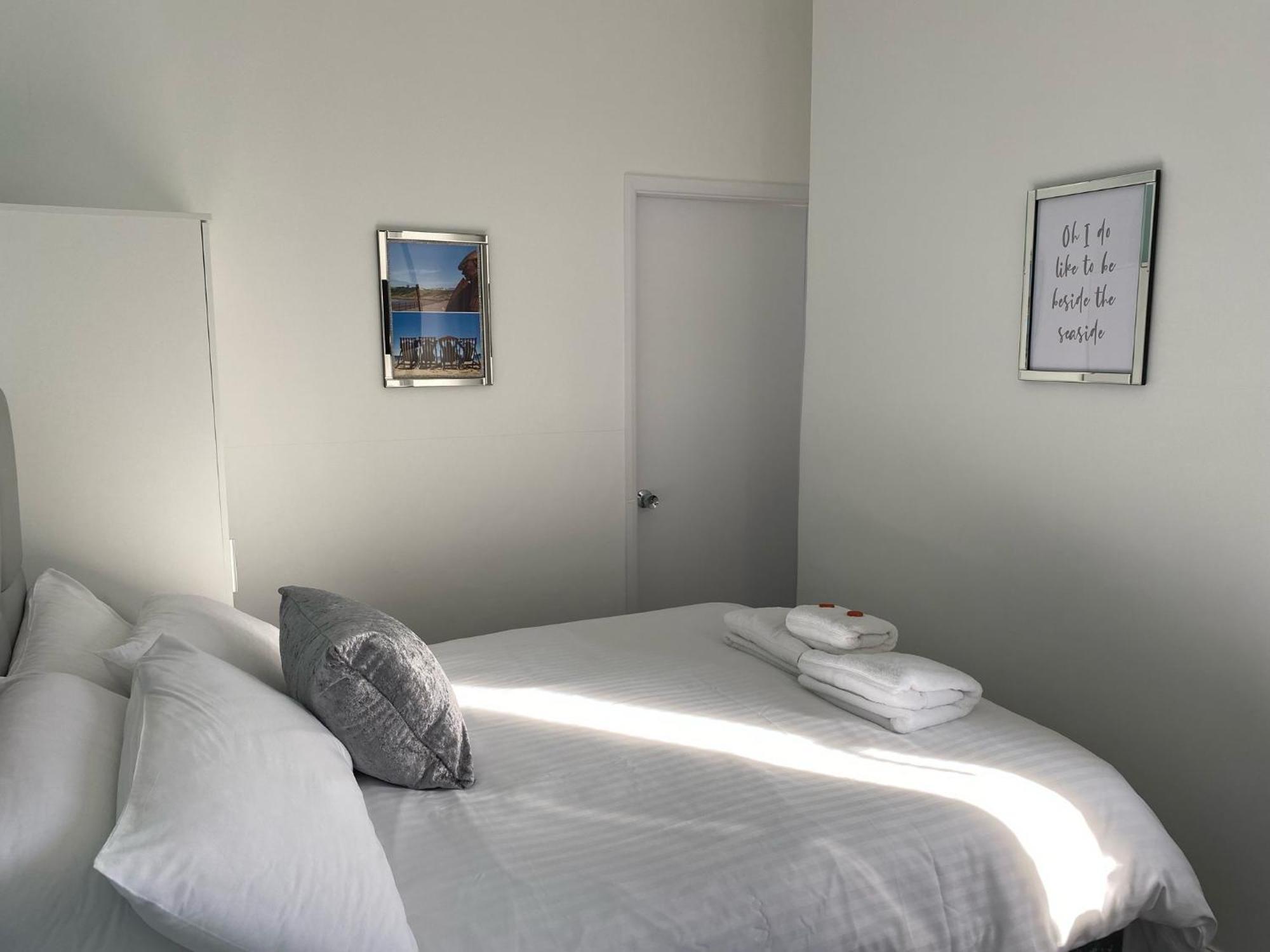 Marine View Guest House สการ์โบโรห์ ภายนอก รูปภาพ