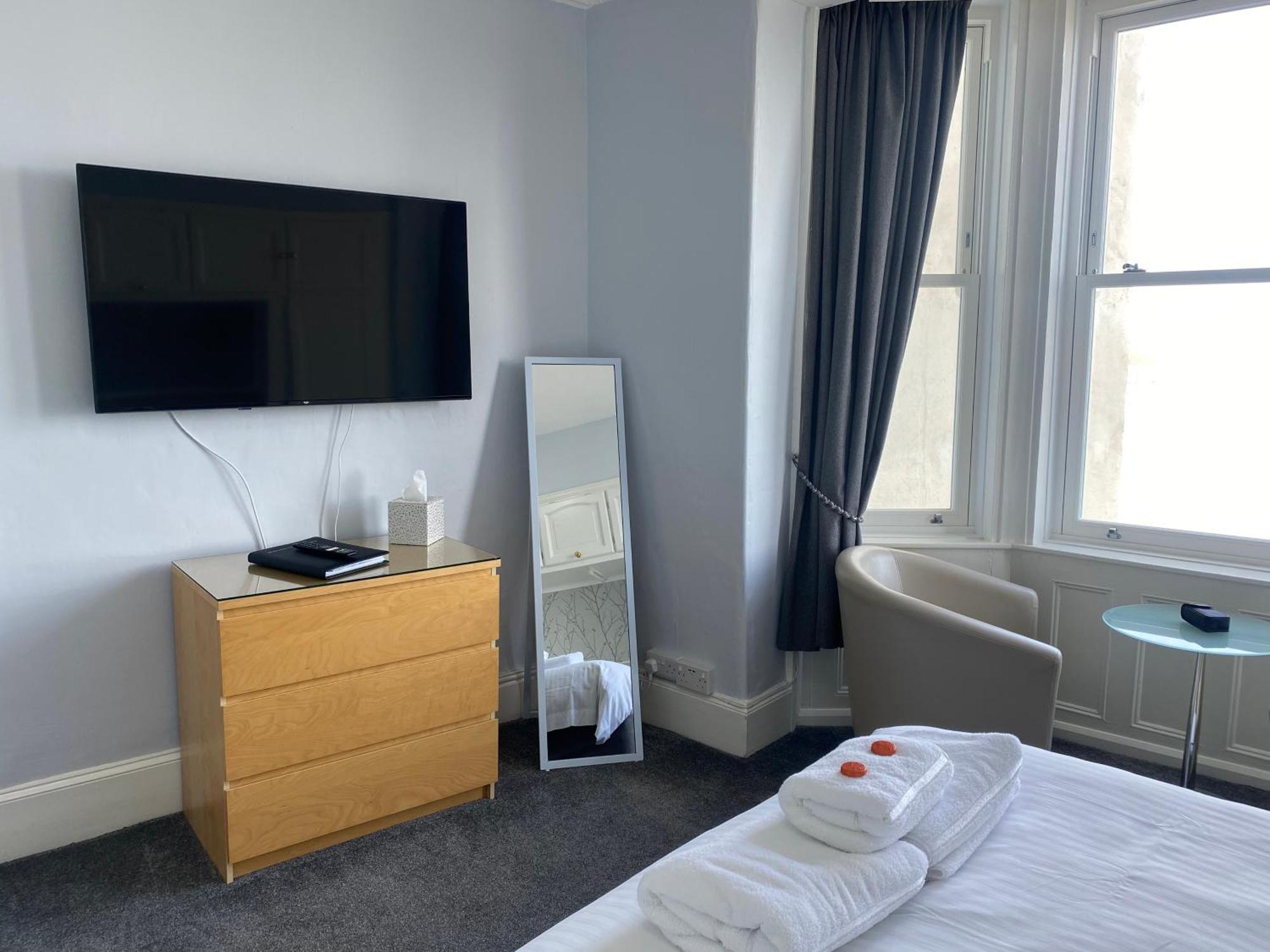Marine View Guest House สการ์โบโรห์ ภายนอก รูปภาพ