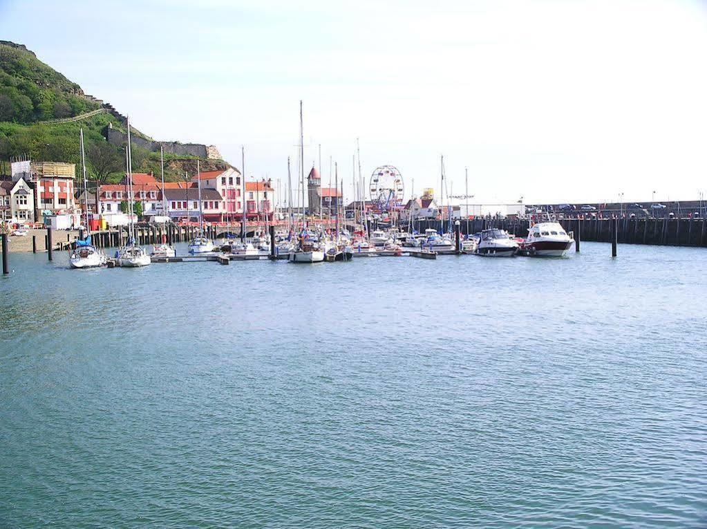 Marine View Guest House สการ์โบโรห์ ภายนอก รูปภาพ